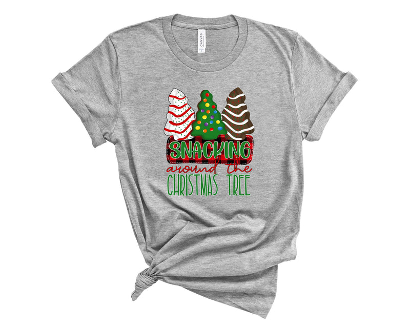 Snacking around the christmas tree - Graphic Tee